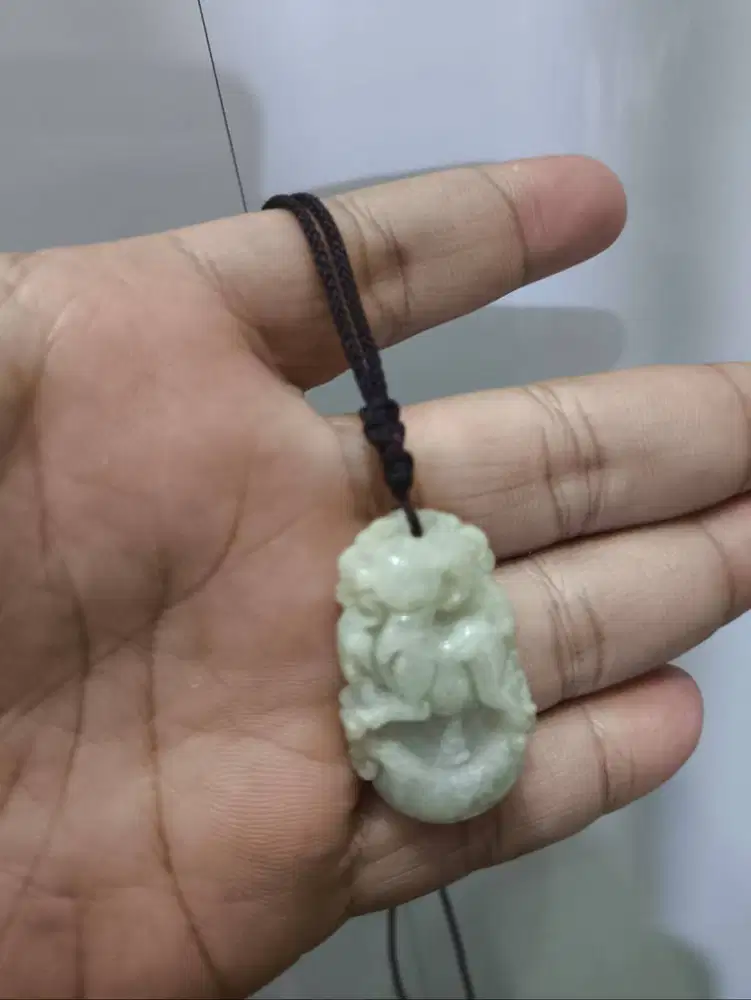 Liontin kalung giok motif domba