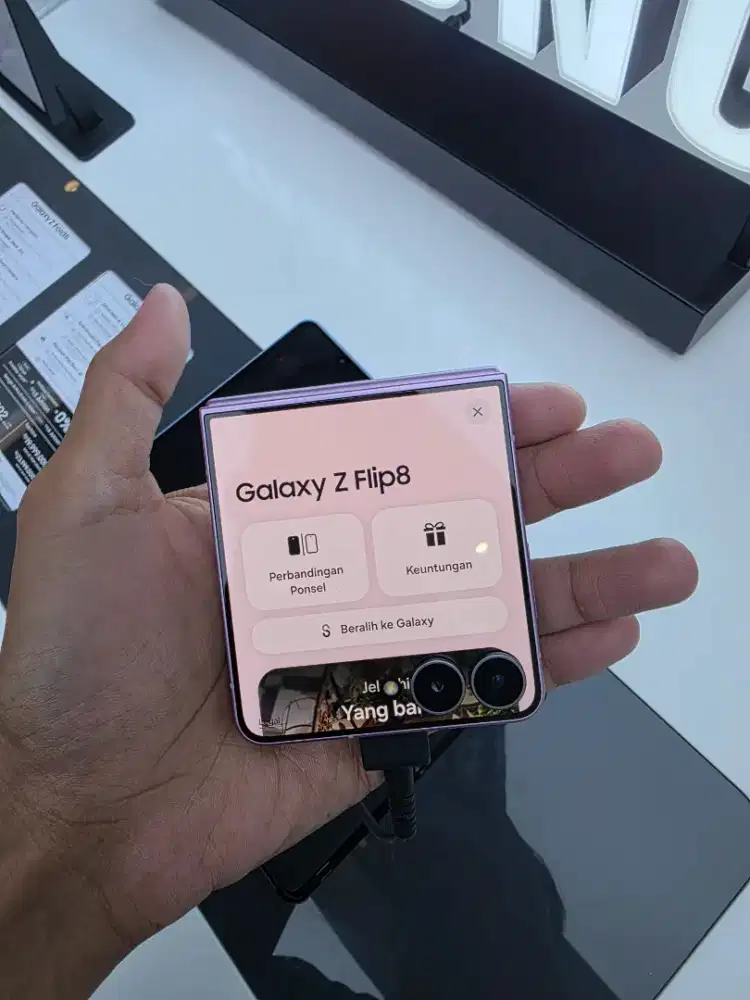 SAMSUNG GALAXY Z FLIP 8