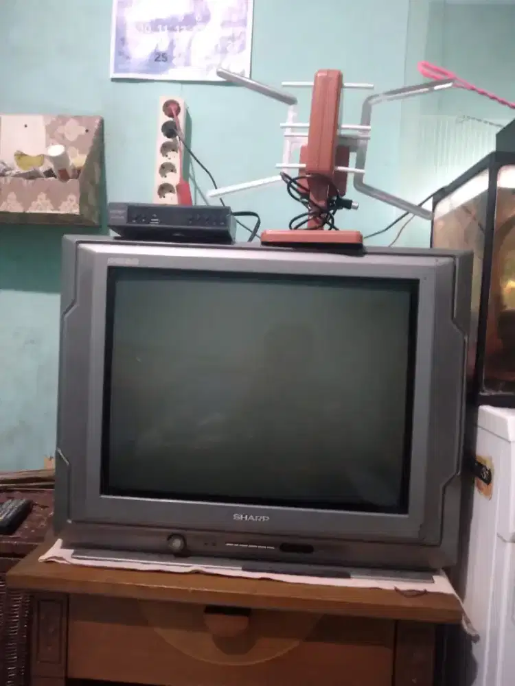 Tv sharp 21 in + set top box + antena