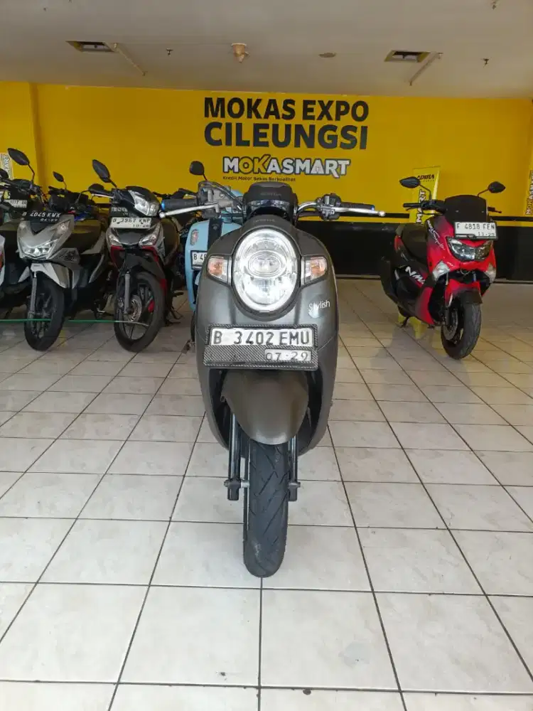 Dijual motor Honda Scoopy fi classic 2018