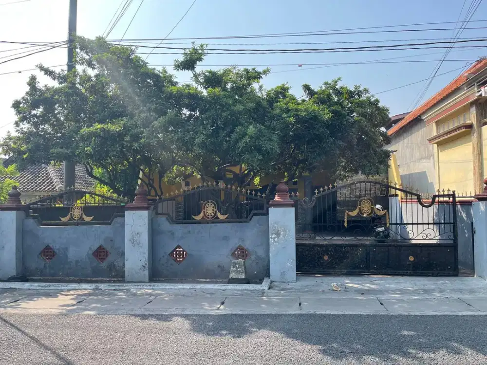 Disewakan  Rumah Lokasi Sangat Strategis Di Jl Yonkav Beji Pasuruan