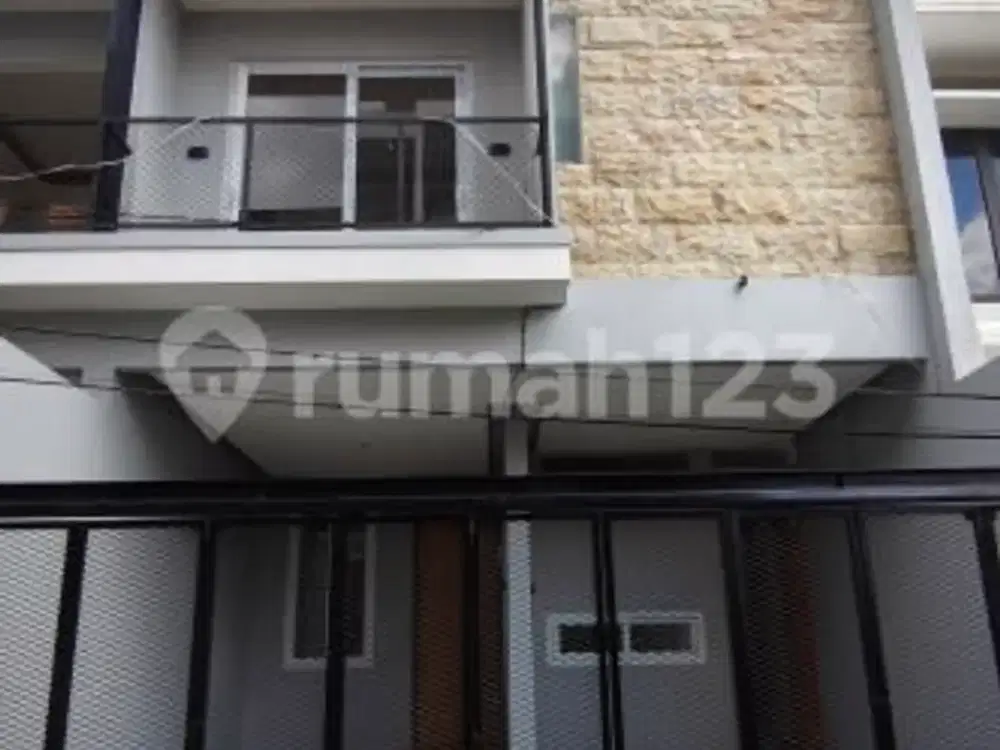 Rumah Baru 3 Lantai Duri Kepa Jakarta Barat, 6+1 KT Semi Furnished Siap Huni