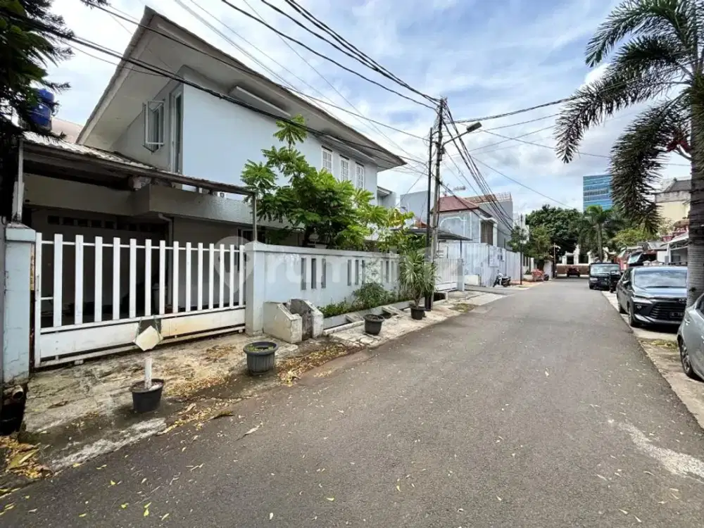Tebet Rumah Lokasi Prime Akses Tiga Mobil Dekat Taman