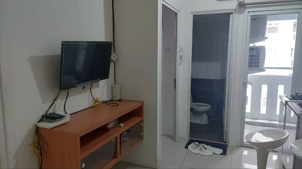 DISEWAKAN / DIJUAL APARTEMENT GREEN PRAMUKA - SEMI FURNISH