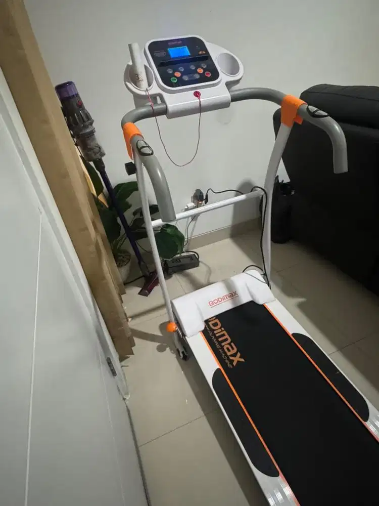 Bodimax New Running Machine Putih