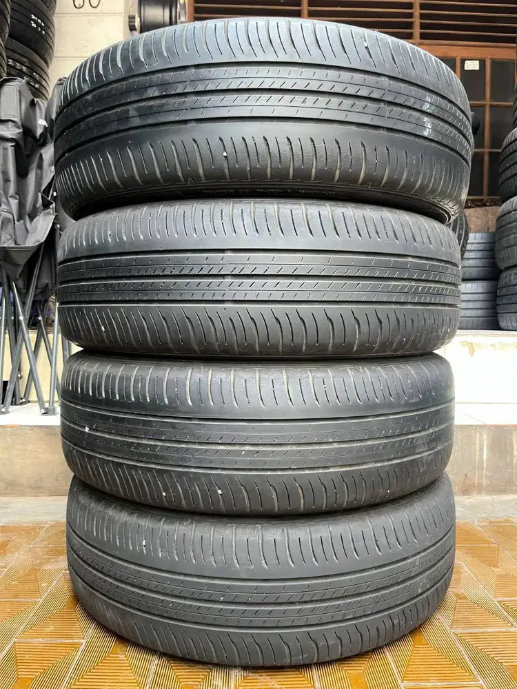 Ban Dunlop Enasave EC300+ 205 60 r17 4Pcs