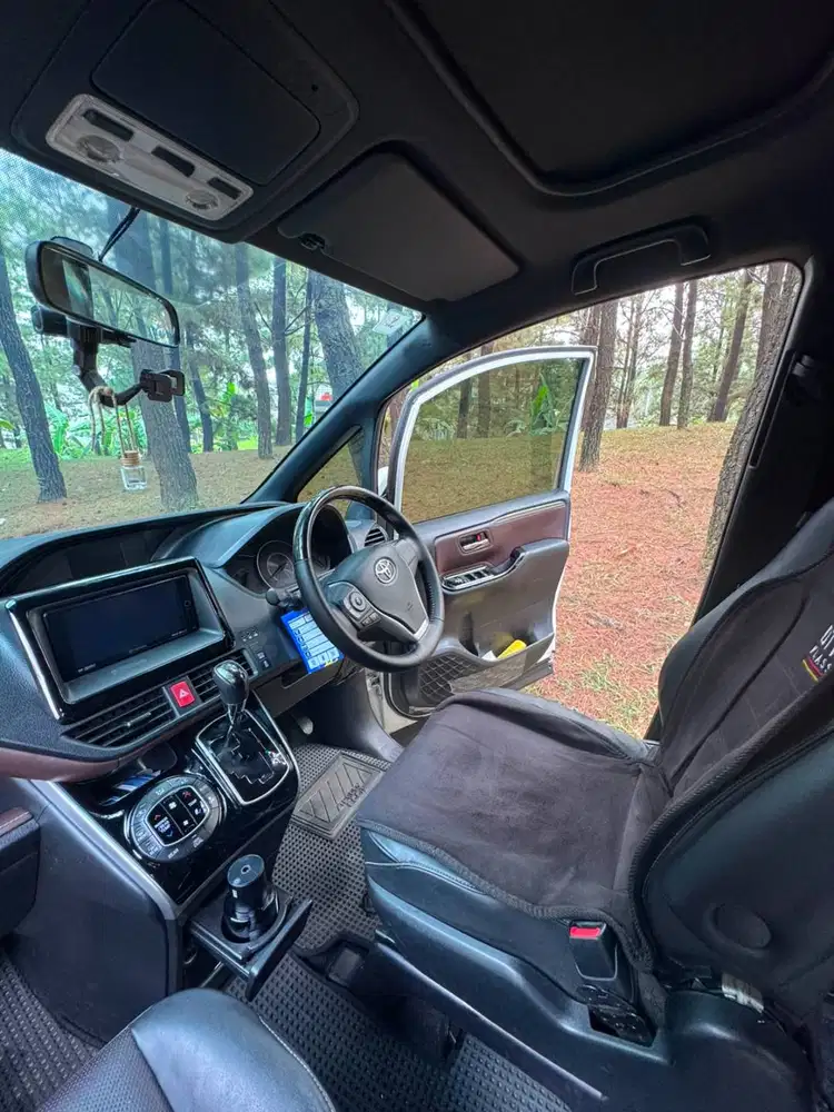 Toyota Voxy Putih 2018 – Mobil Pribadi, Terawat, BUKAN Bekas Rental