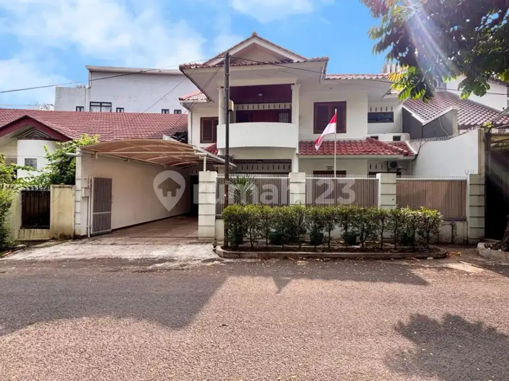 Rumah Mewah Siap Huni Dekat Mt Haryono