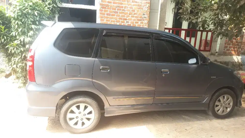 Di jual mobil Axvanza 1.5 S A/T 2010 plat BEplat