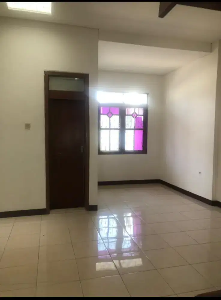 Rumah Sewa Cocok Untuk kantor, gudang, konfeksi atau rumah Tinggal.