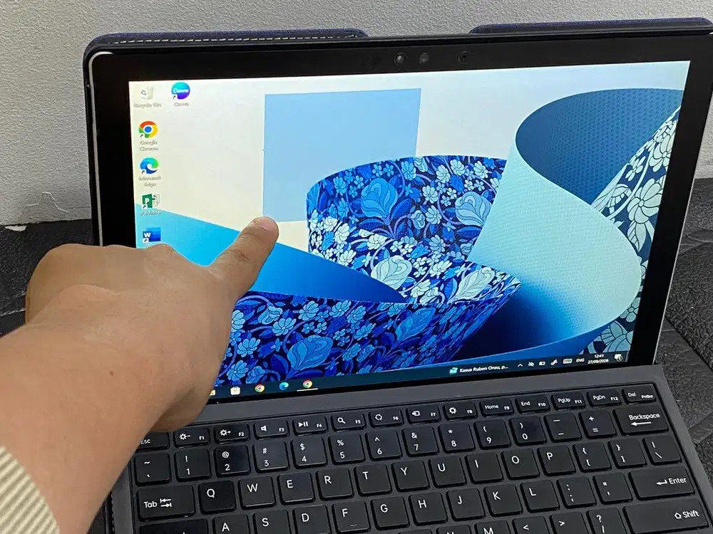 Microsoft surface pro 4  (touchscreen) i7