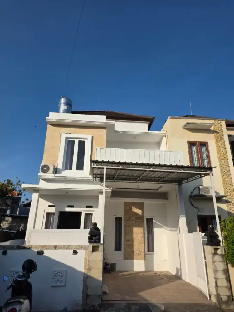 DIJUAL RUMAH 2 LANTAI 3 KAMAR TIDUR SHM - TAMAN GRIYA JIMBARAN