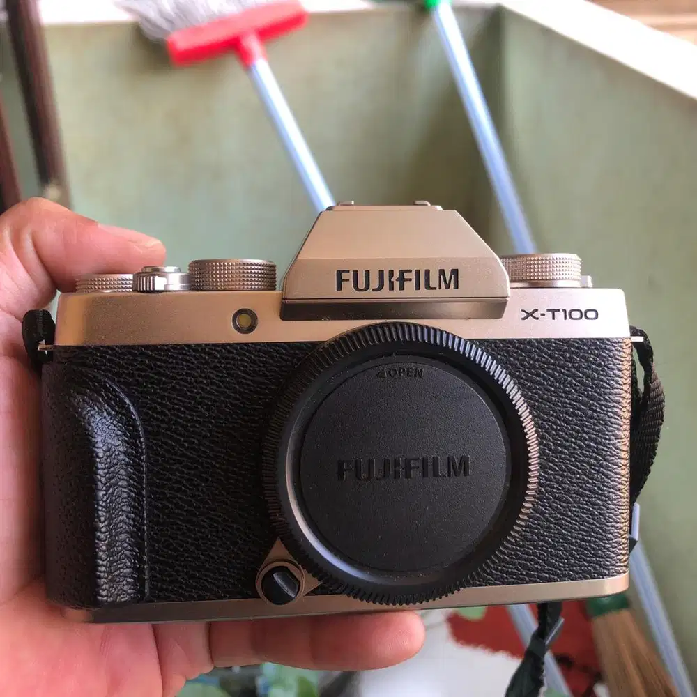 Fujifilm X-T100