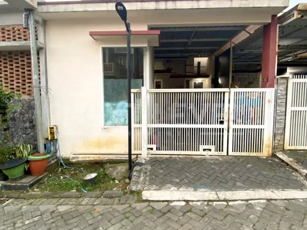 Rumah Di Perumahan, Dekat Akses Tol Madyopuro