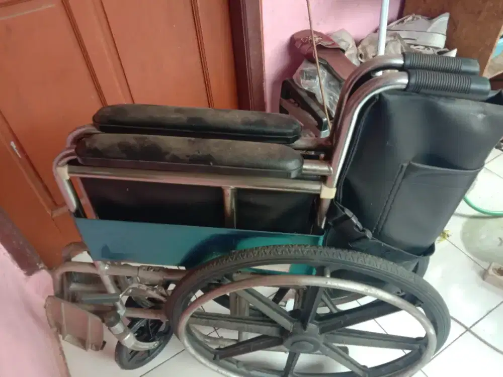 Kursi Roda kesehatan