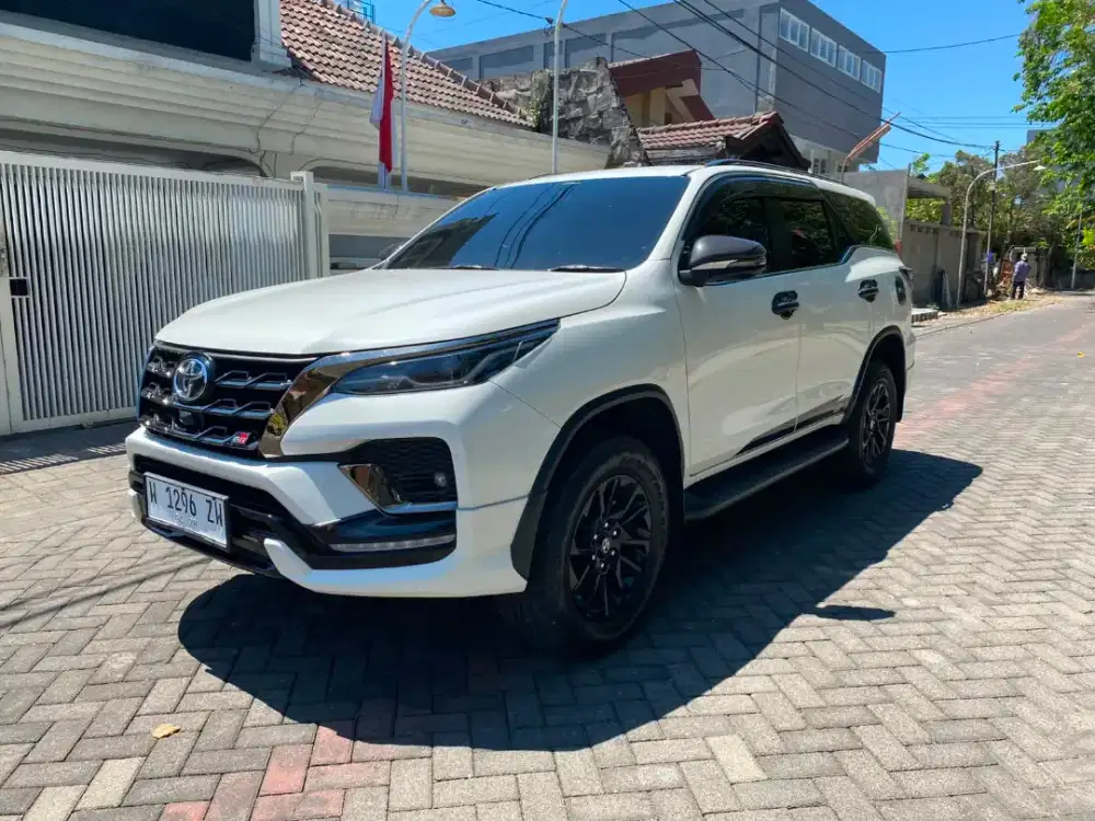 Toyota Fortuner GR 2.8 A/T Km 36 rb Dsl