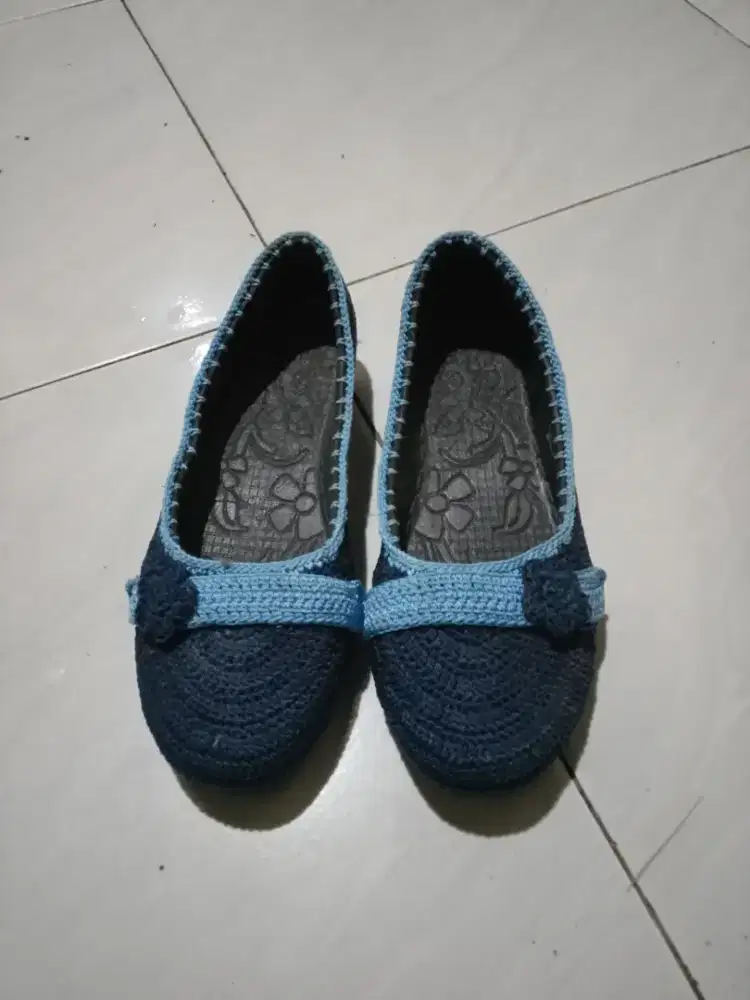 Sepatu rajut baru