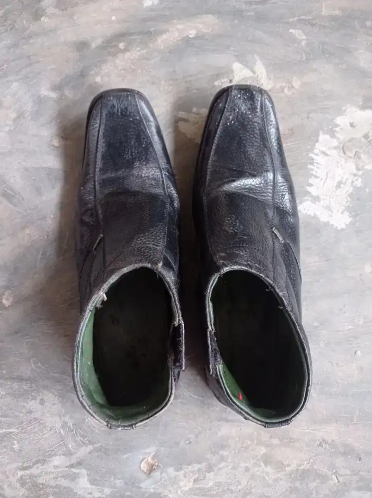 Sepatu Pria Kulit Asli