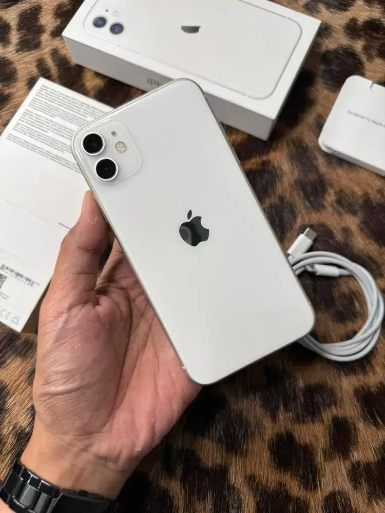 iPhone 11 64GB BH71 Resmi (White)