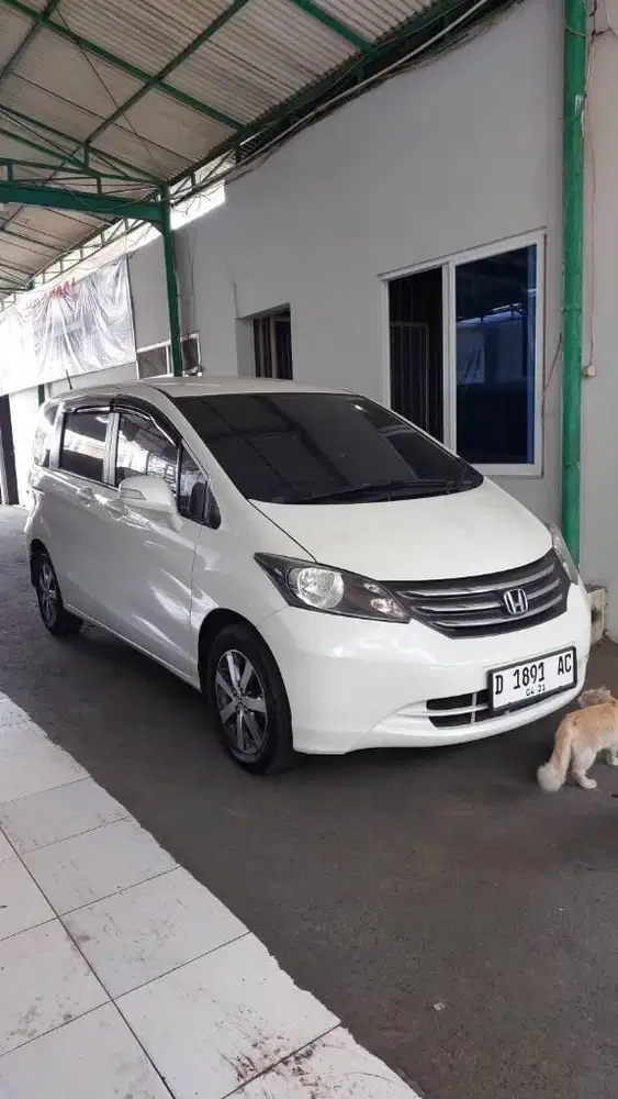 DP 19 JT Honda Freed E 1.5 PSD At 2012 Putih Mulus