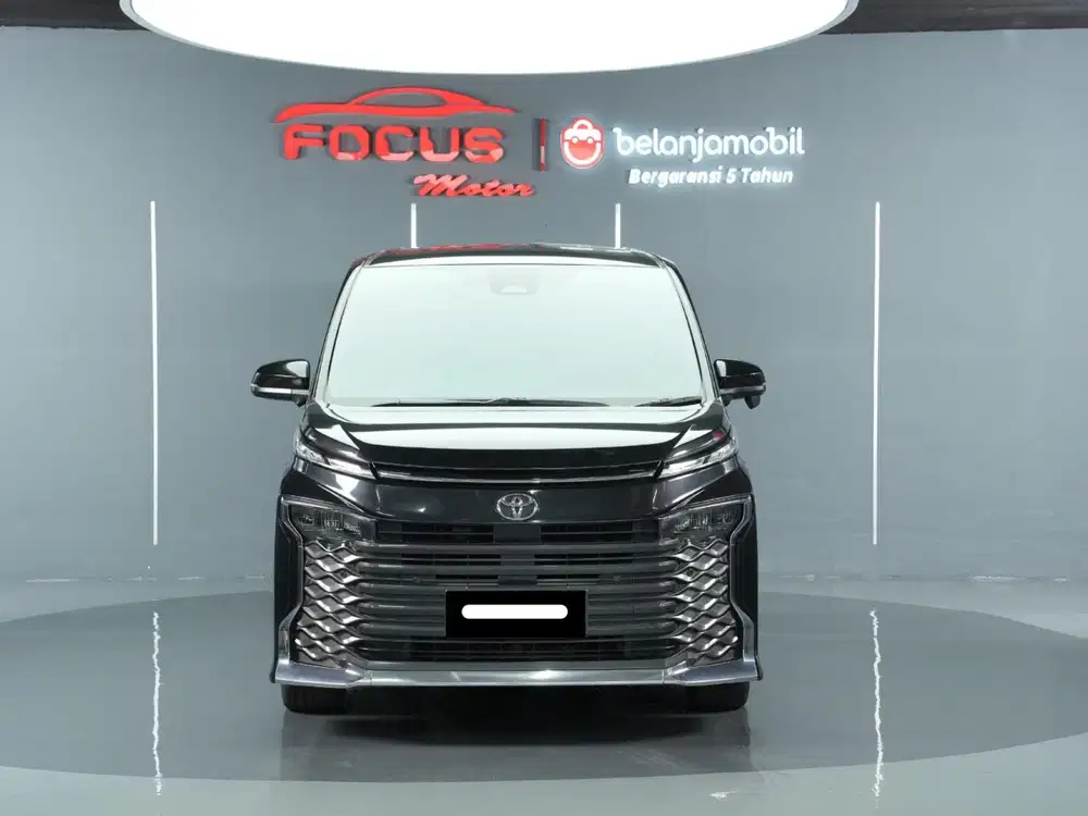 Toyota voxy cvt tss 2023 hitam camera360