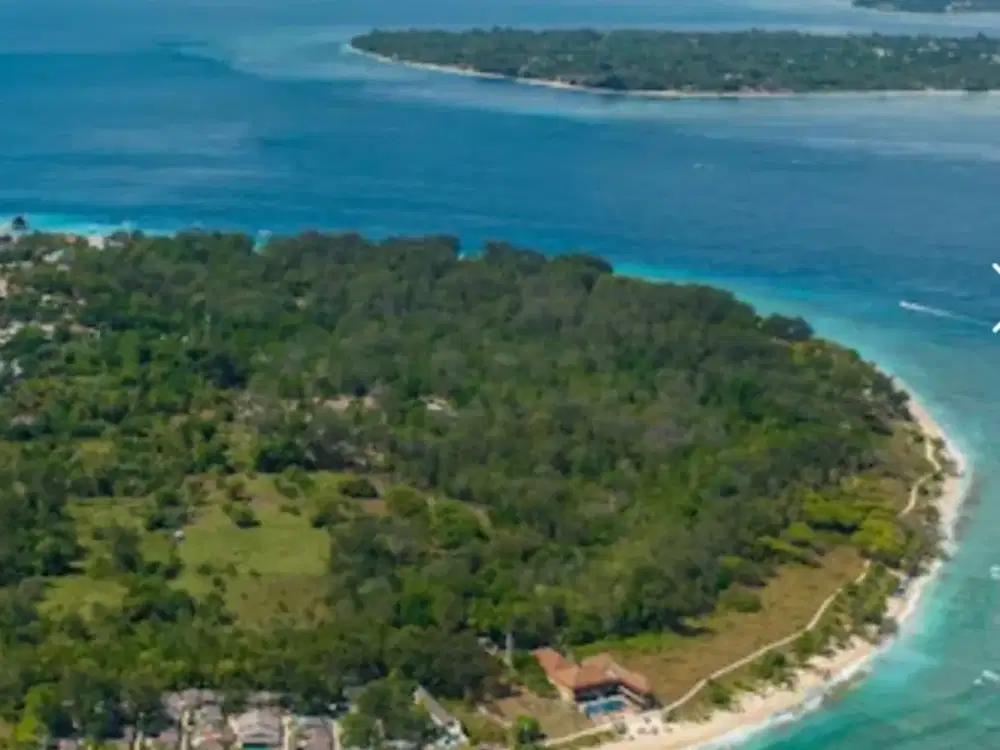 GILI MENO BEACHFRONT VILLA, LEASEHOLD UNTIL 2116