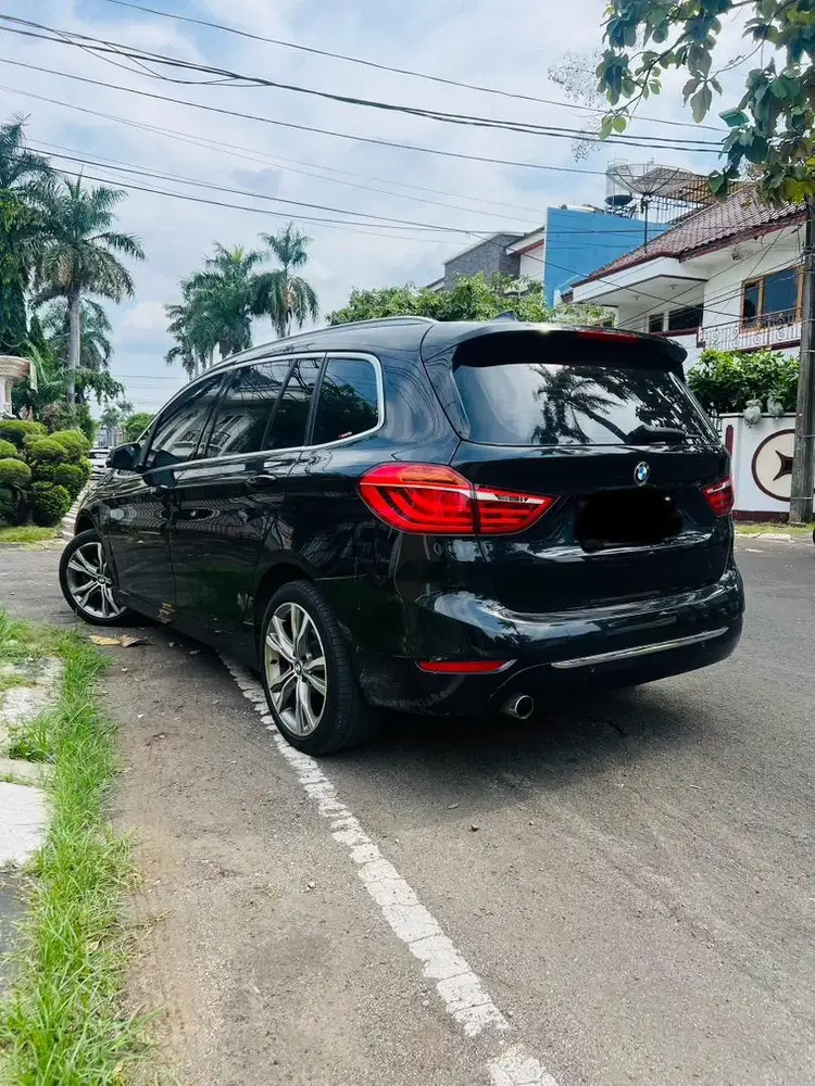 MURAH BMW 218 GT Gran TOURER 3 BARIS 8 SEAT PANORAMIC SUNROOF MEJA JOS
