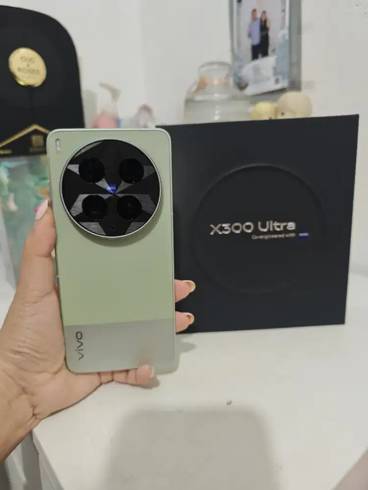 Vivo X300 Ultra 16/512GB - Garansi resmi 2 thn - warna hijau