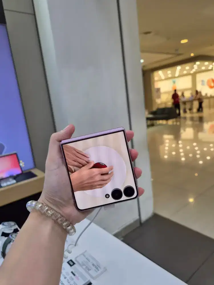SAMSUNG GALAXY ZFLIP8
