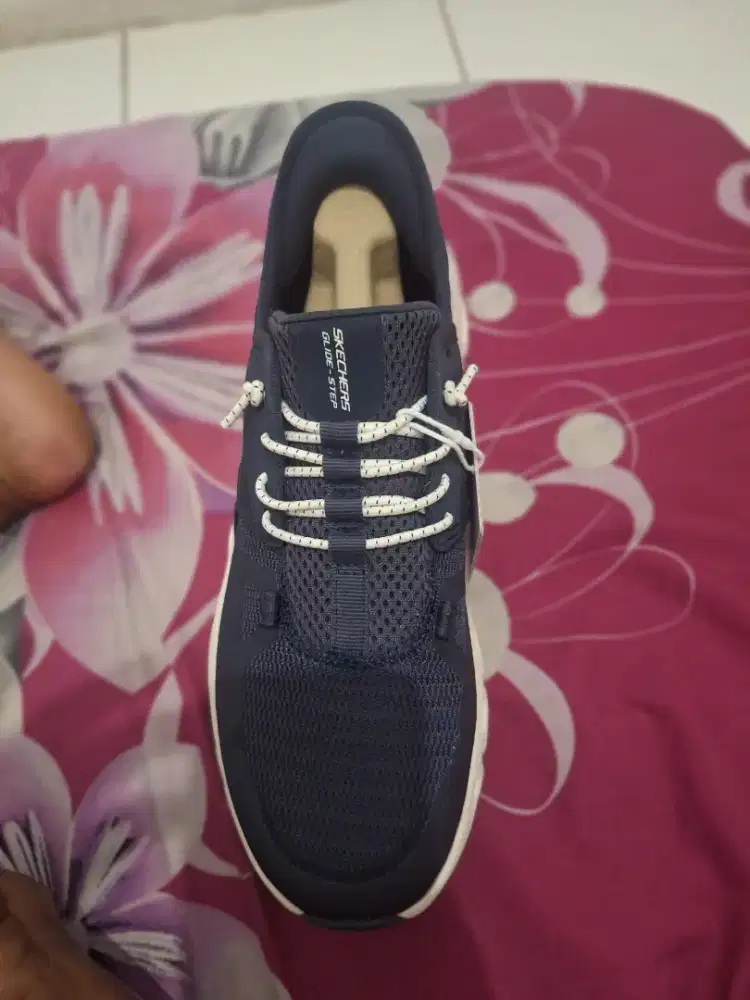 Sepatu skechers uk41 slip in