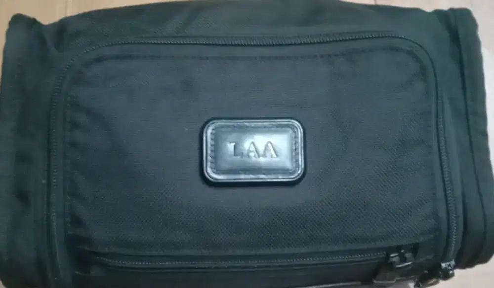 Tumi alpha toiletry bag
