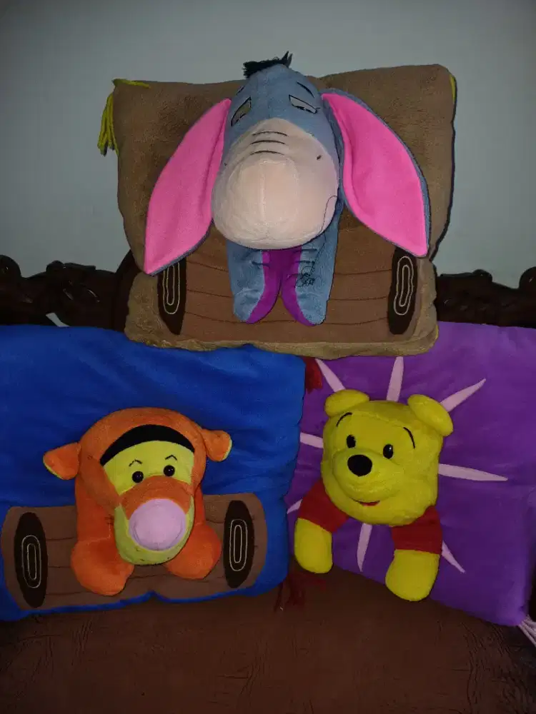 Boneka bantal Winnie Pooh