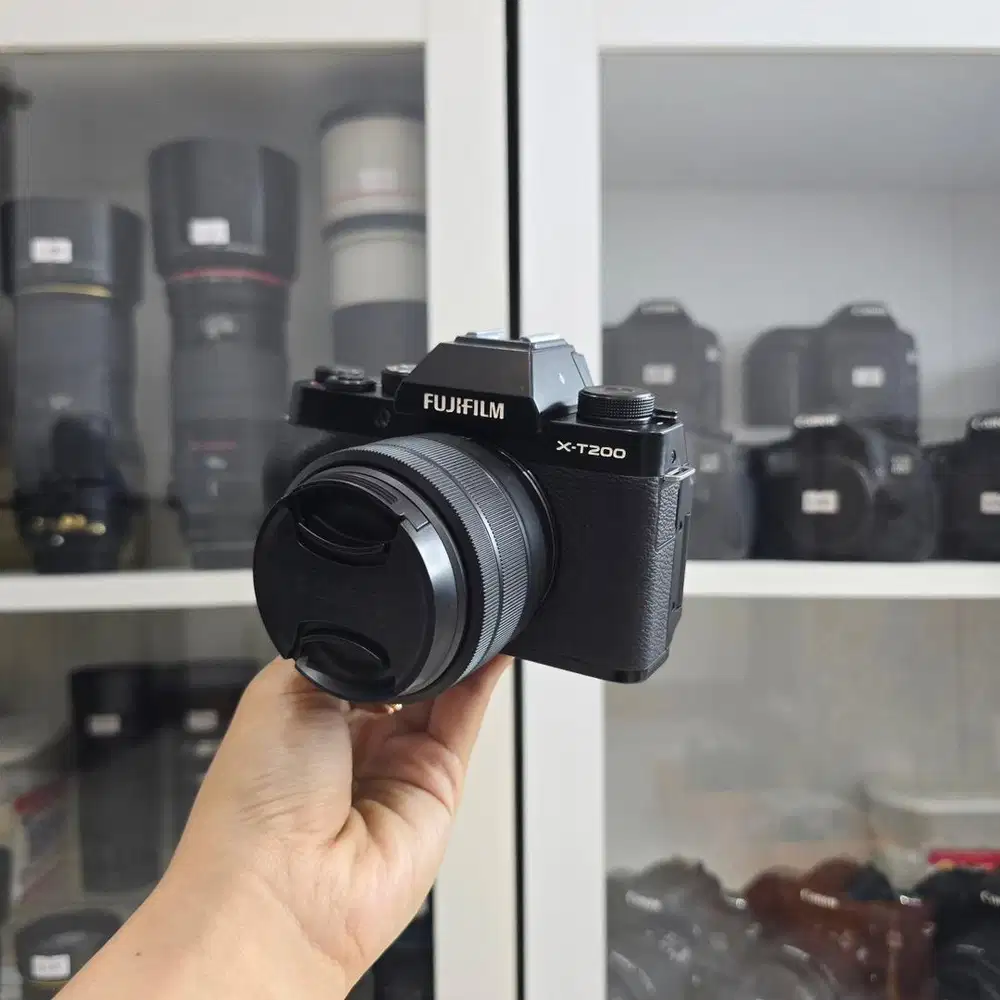 KAMERA FUJIFILM X-T200 + SUPER EBC XC 15-45MM OIS PZ (SN 2611)