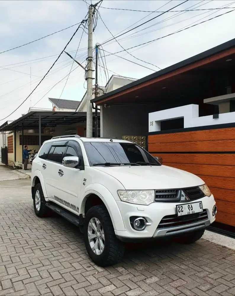 DP 20 JT Mitsubishi Pajero Sport Dakkar 4x4 VGT AT 2014 Mulus