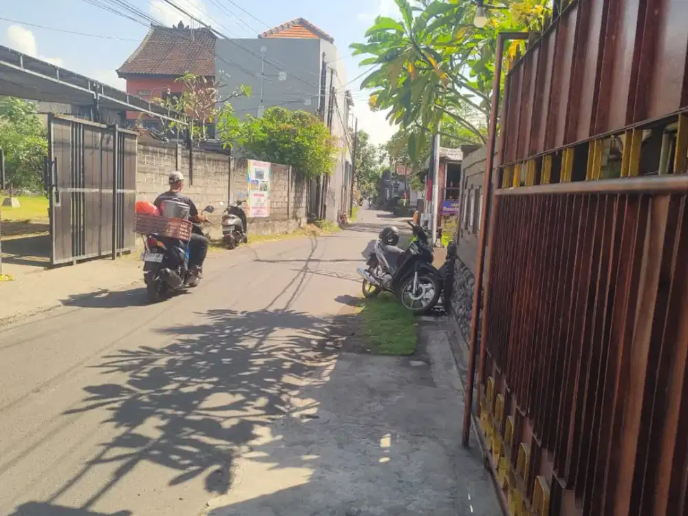 JUAL TANAH BONUS RUMAH TUA SESETAN
