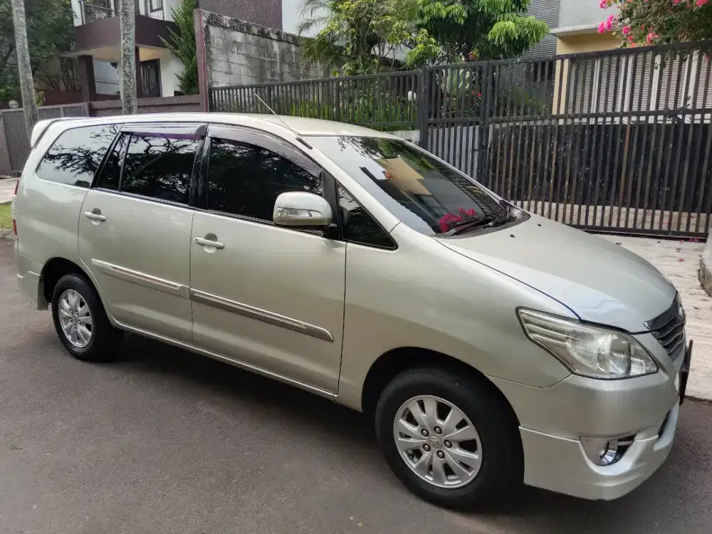 Toyota Innova G Luxury  A/T 2012
