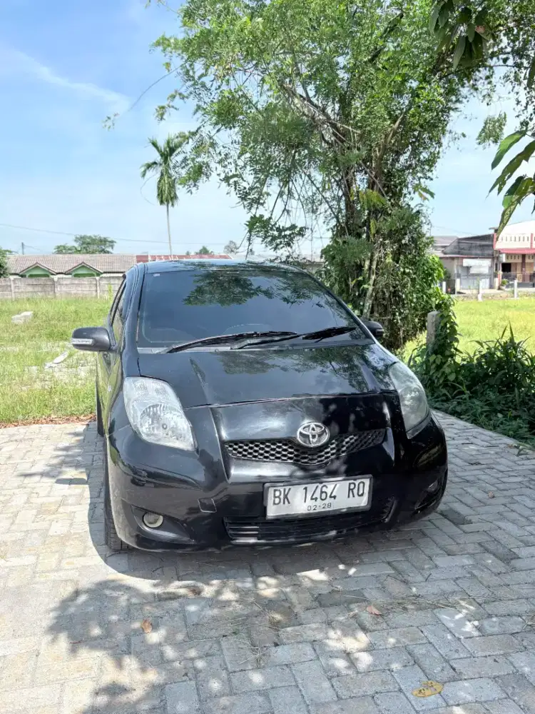 Yaris E 2011 A/T