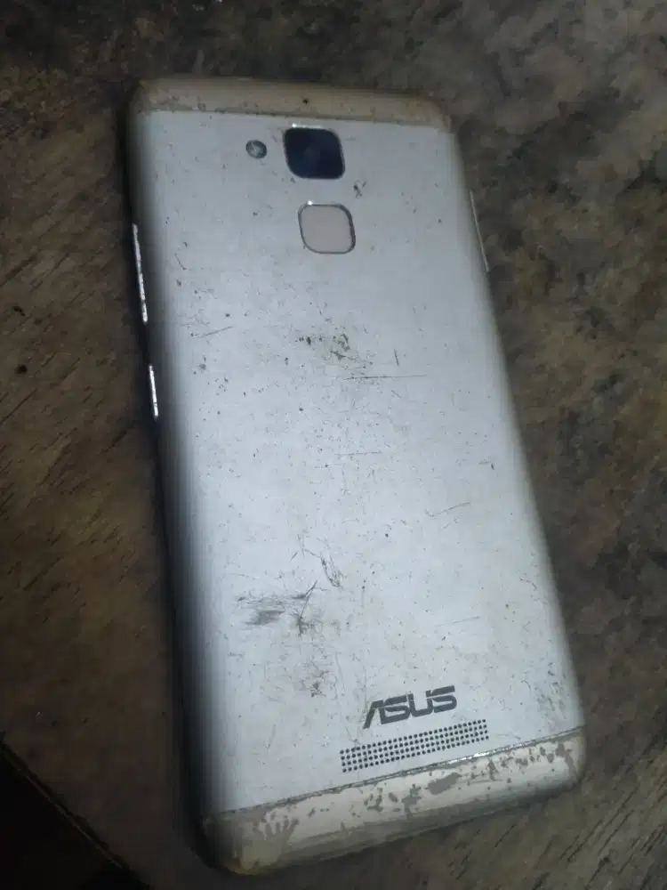 Asus senfone 3 max  bahan