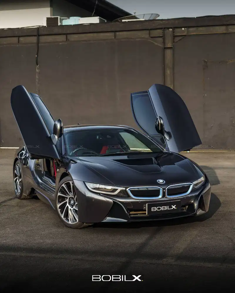 NIK 2015 BMW i8 (Coupe) Black on Red