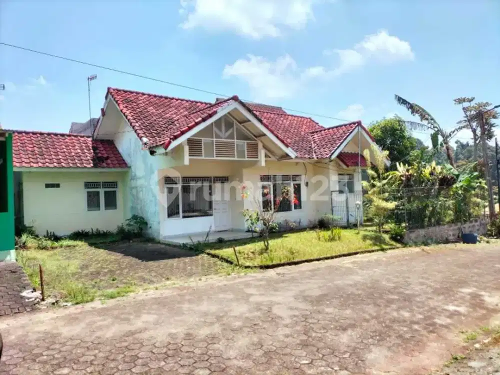 Villa Hook Asri di Cipanas, LT 300 M², Cocok untuk Liburan & Investasi, Harga 800 Juta