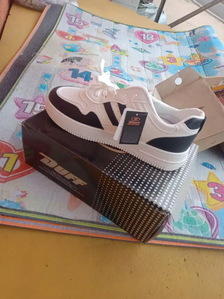 Sepatu duff pria