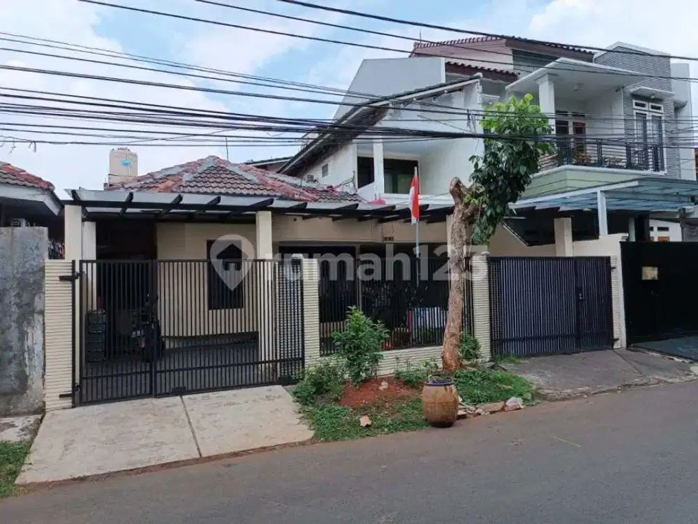 Rumah 2 LT SHM di Taman Meruya Ilir, LT 200 M², Dekat Lippo Mall Puri