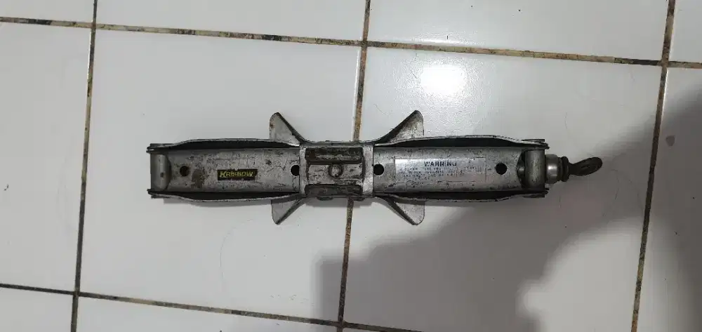 Dongkrak untuk mobil