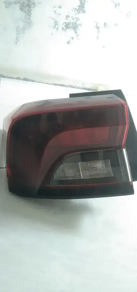 Lampu belakang sebelah kiri avanza atau xenia