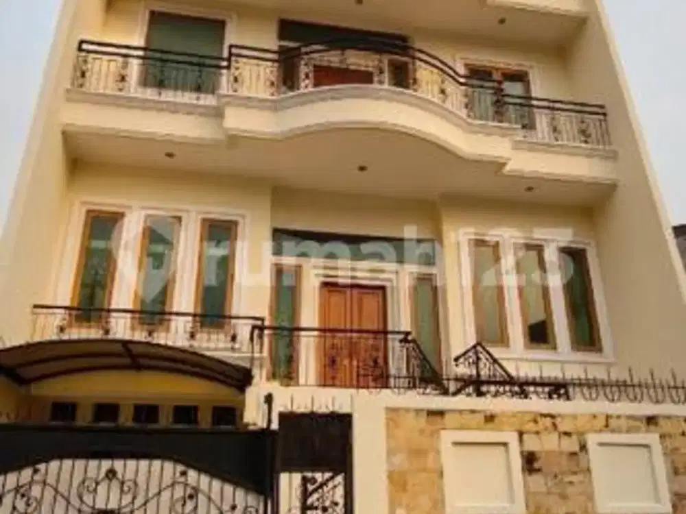 Dijual Rumah 3 Lantai Puri Indah | 4+1 KT