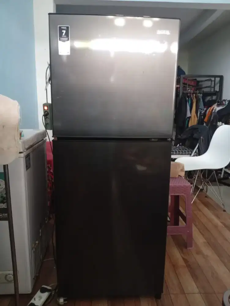 kulkas 2 pintu AQUA AQR D251