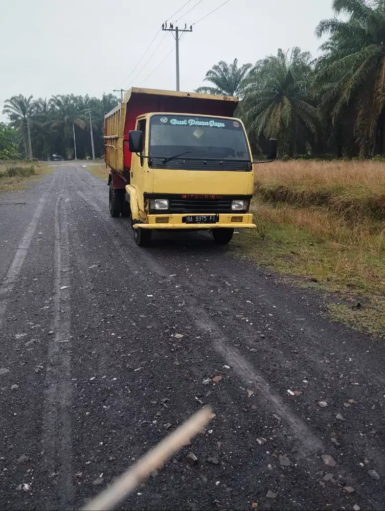 Dijual santai Mitsubishi dumptruk ps 100 thn 2003