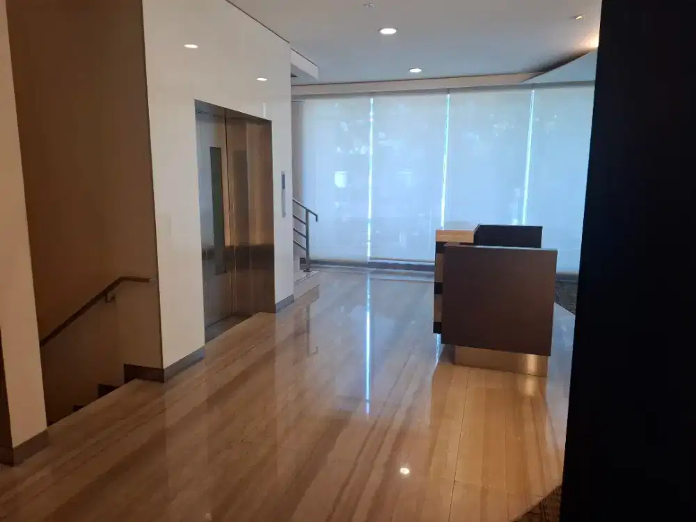 Dijual gedung 3lt. 800m2 Jl. Ir H Juanda