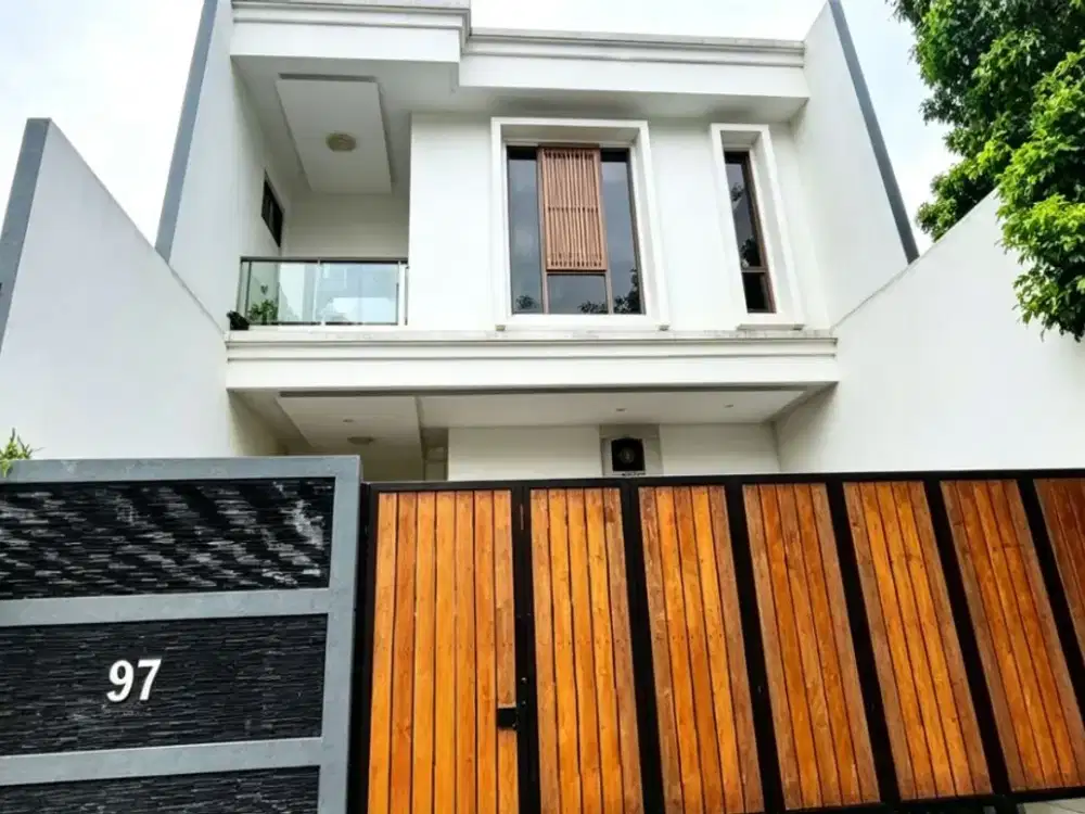 RUMAH BARU MEWAH DENGAN KOLAM RENANG PRIBADI & ROOFTOP DI KAMPUNG TENGAH, CONDET