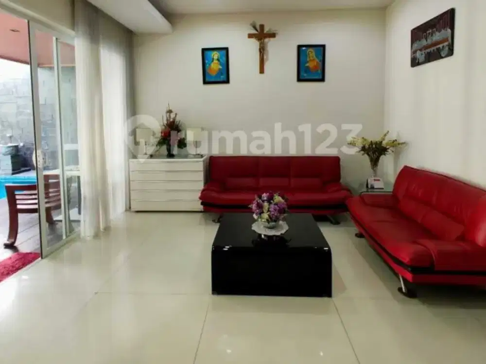 Dijual Rumah Graha Family Golf View Lengkap Dengan Pool